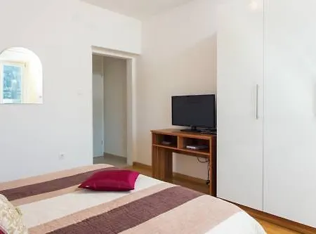 Kerry Apartment *