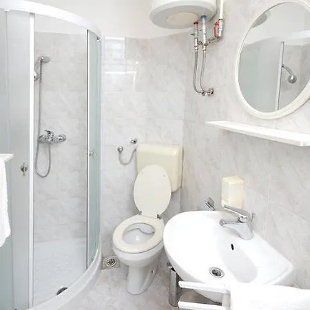 Kerry Apartment *